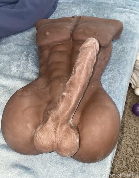 officialkylie Quick model image