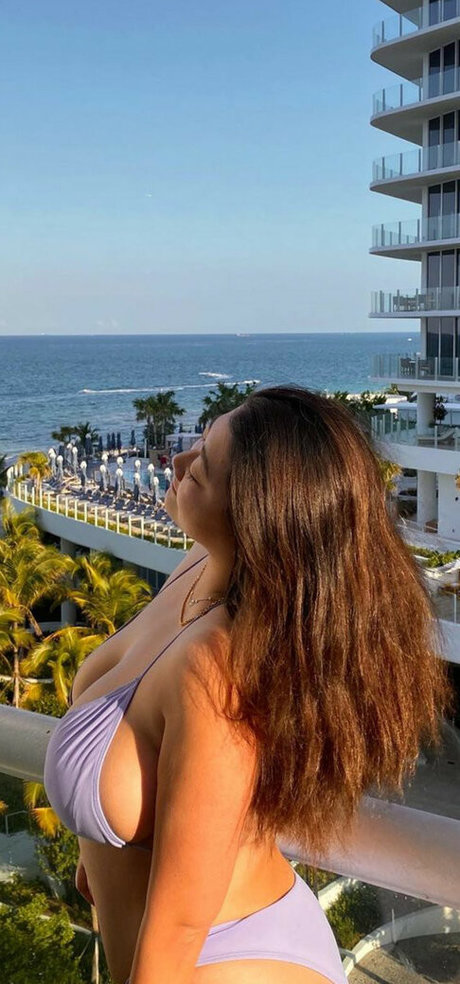 Cestvrai adult model picture