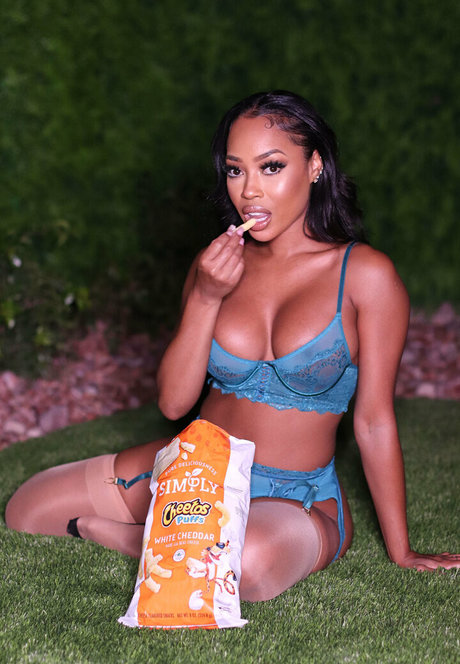 ninadoesitall sexy actress pics