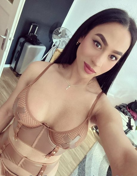 Pocahontas24real model hd pic