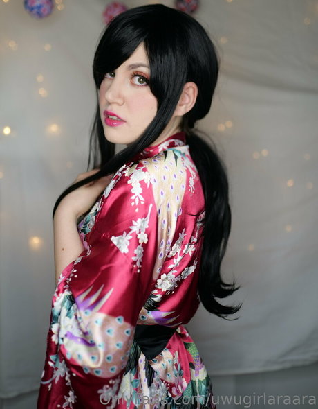 uwugirlaraara star sexy photo