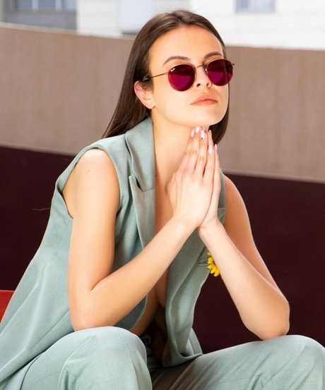 Agam Marmour high quality actress picture