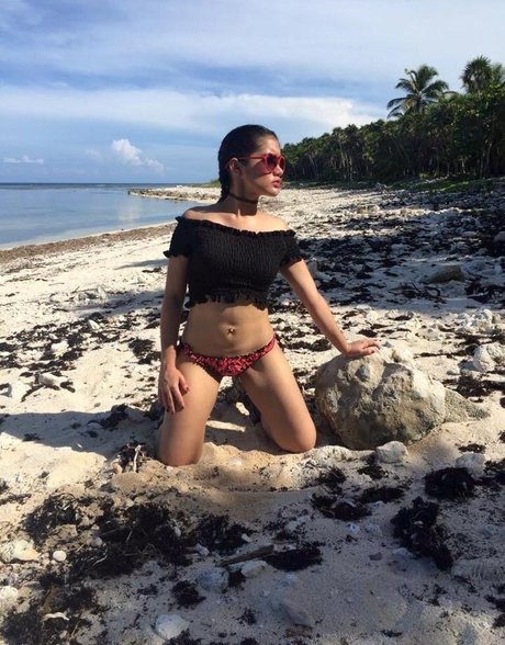 Red Velvet Doll hot pornstar photos