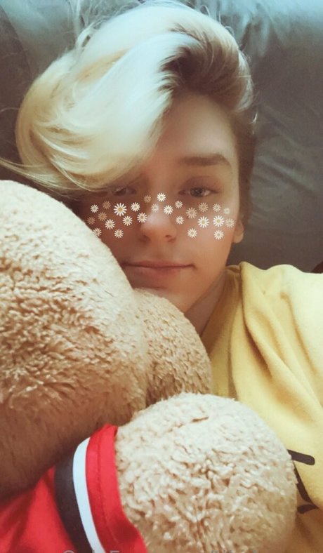 tikalovexo sexy actress pic