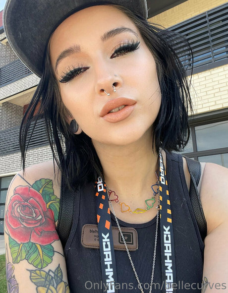 bellecurves star hot pictures