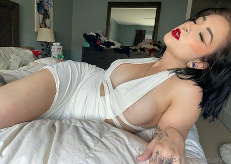 bellecurves Profile pic