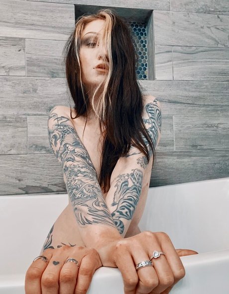 Morgan Adams model high quality picture