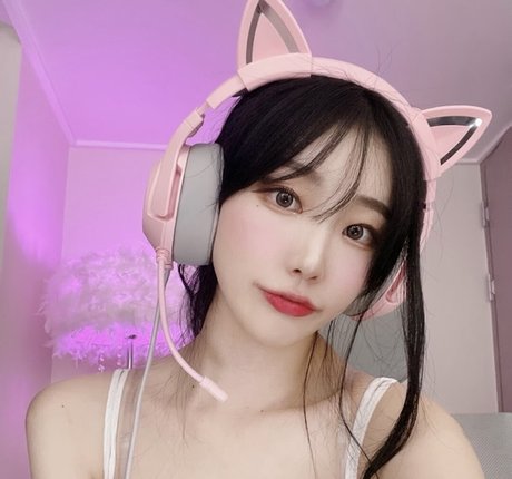 dpqls718 model naked img