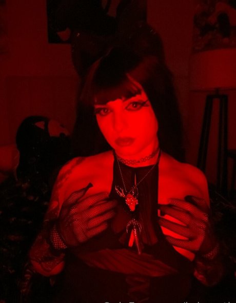 brieowth adult model picture