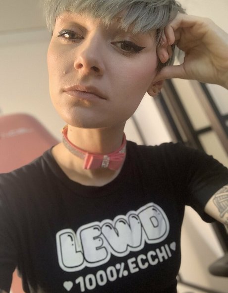 freepoisonne star xxx photos