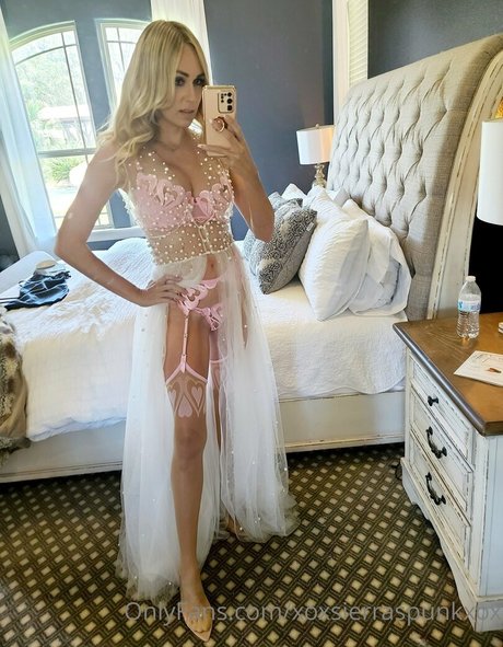 perfect shemale onlyfans exclusive image