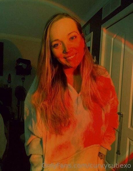 curvycutiexo art star picture