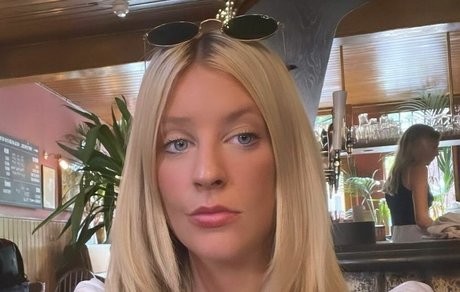 Va Sntina star pornographic image