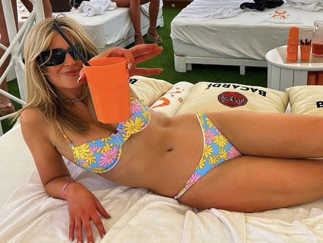 Va Sntina naked pornstar galleries