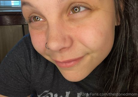 thestonedmom model erotic pics