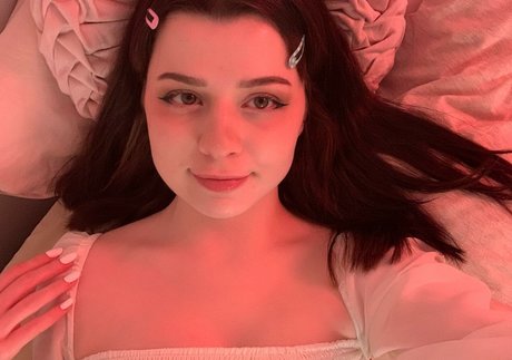 Aveykitty star adult pic