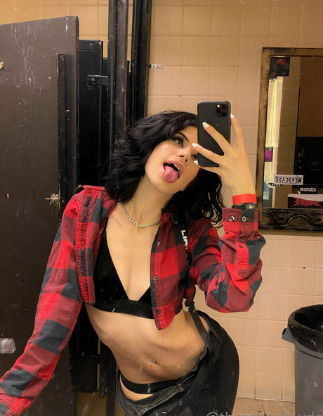 thrasherlewds star beautiful pictures