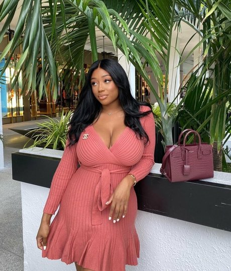 Vivi Panamera sexy actress archive