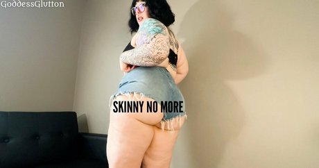 mommyglutton naked model galleries