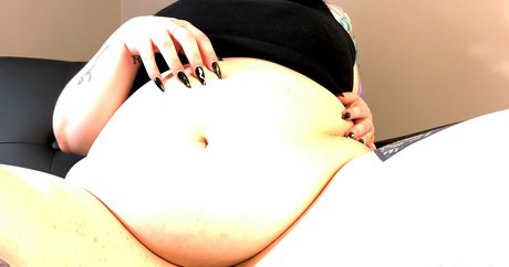 mommyglutton model sexy pictures