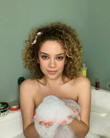 amateur swinger onlyfans sexy naked gallery