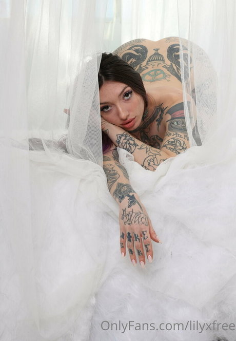 lilyxfree hot model photo