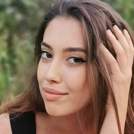 meryconlae model adult pic