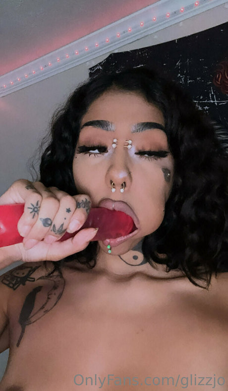 glizzjo erotic star photo