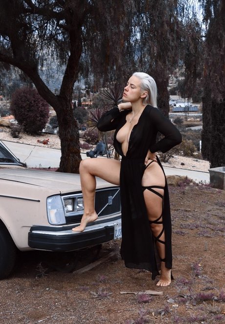 Valeria Guznenkova art actress gallery