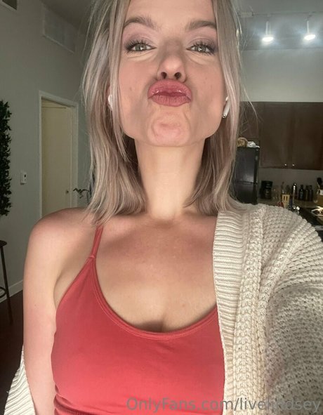 lilmisslindsey model nude photos