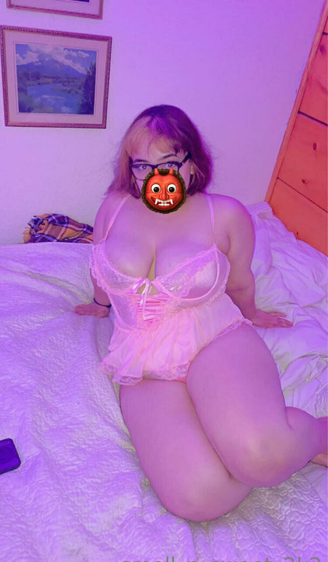 smoll n sweet 2k2 model nude photo