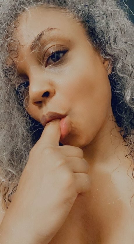 Sinnamon Love model hd pic