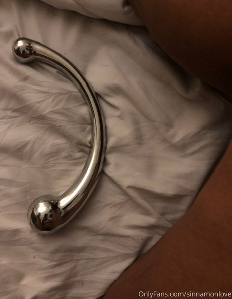 Sinnamon Love sex actress pictures