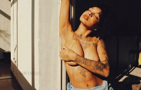 Molive erotic pornstar archive