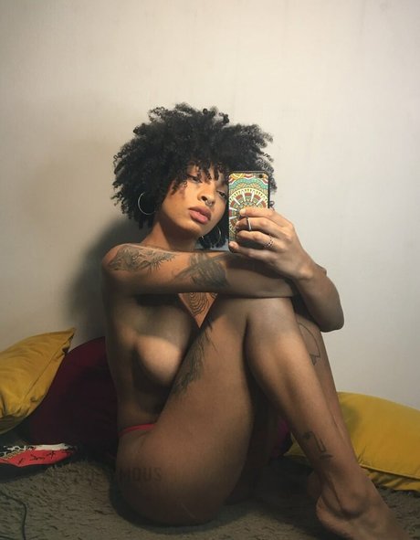 Molive model beautiful pics