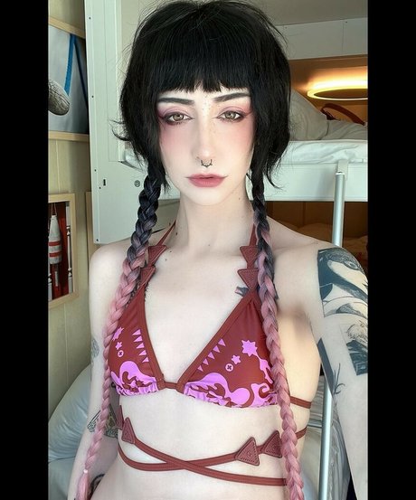 Putrid Cosplay model naked picture