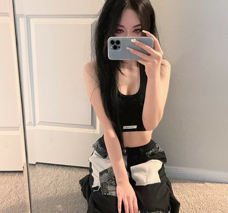 basedlilv pornstar beautiful pic