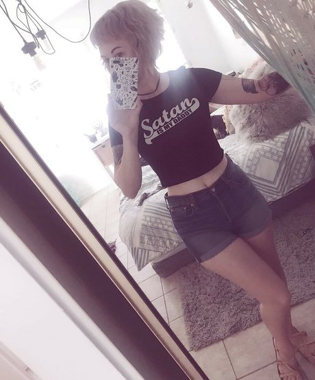 Holly Conrad pretty star pic