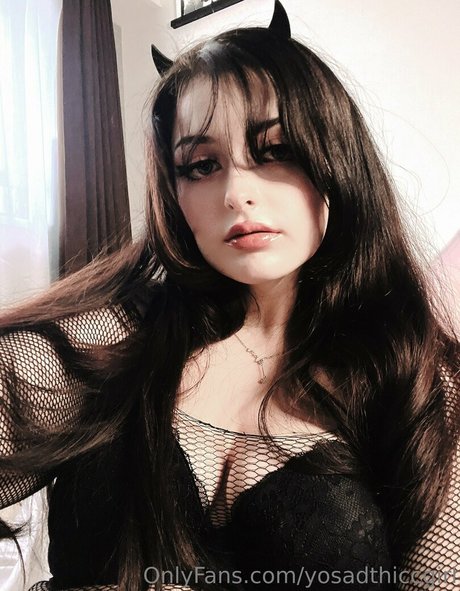 yosadthiccgirl sexy model photo