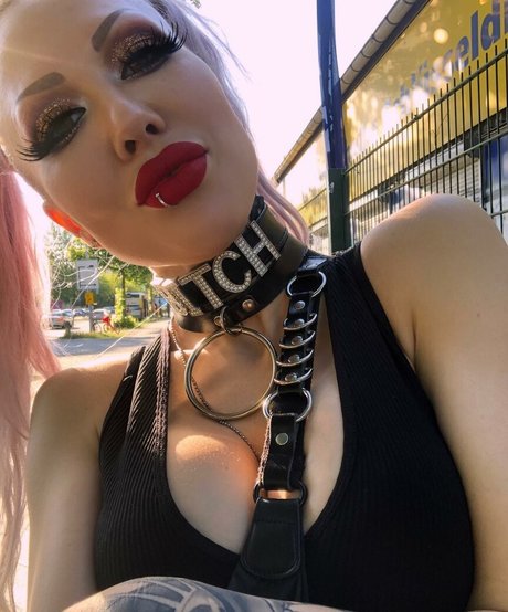 My Little Vronie nude model images