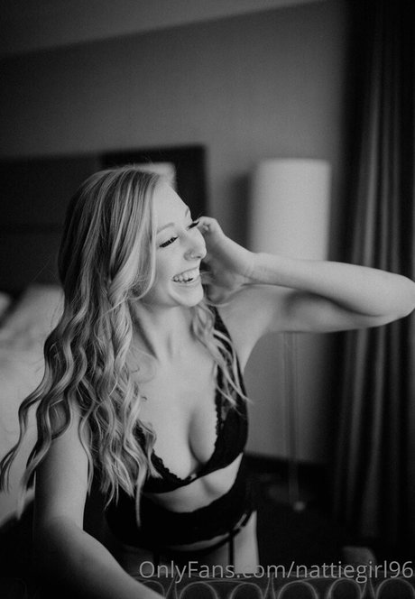 nattiegirl96 model naked picture