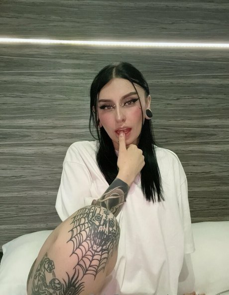 badkittymia naked pornstar image