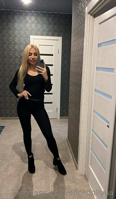 alicedollyua model naked pic