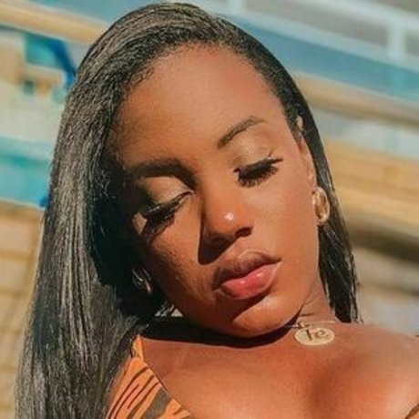 Adriele Souza pornographic model img