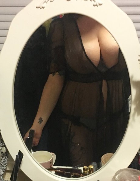 Curvysjay nude model galleries