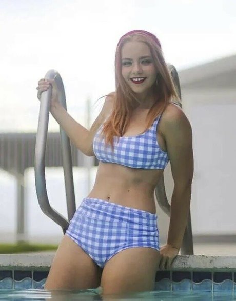 HalcyBella star erotic pics