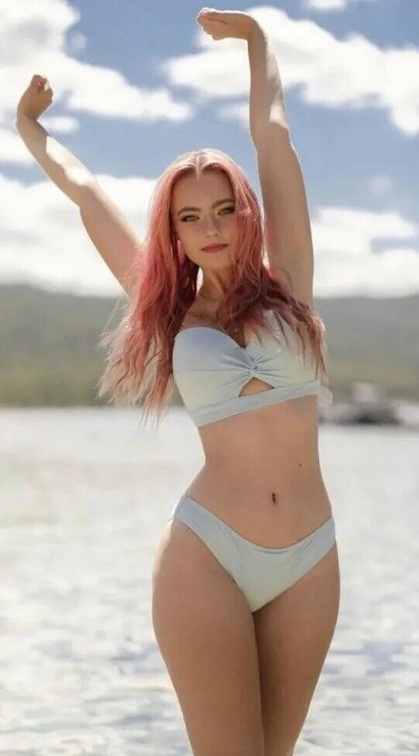 HalcyBella perfect pornstar pic