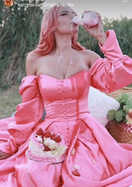 HalcyBella model high quality images