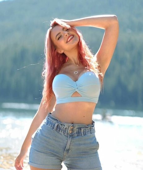 HalcyBella pornstar sexy photo