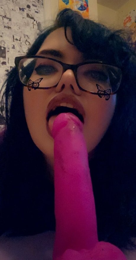 pecchilewd erotic model image